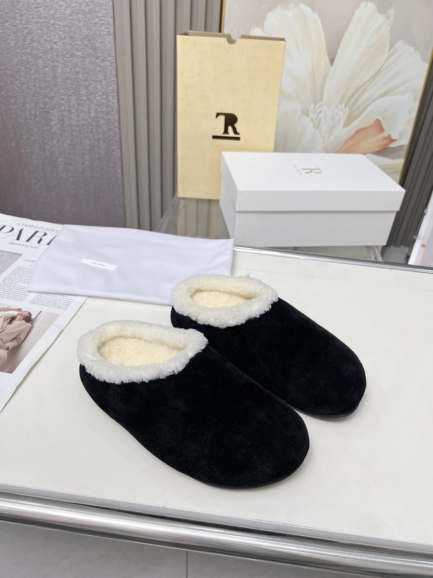 R 1970s Shearling Slippers Beige Slippers - 36
