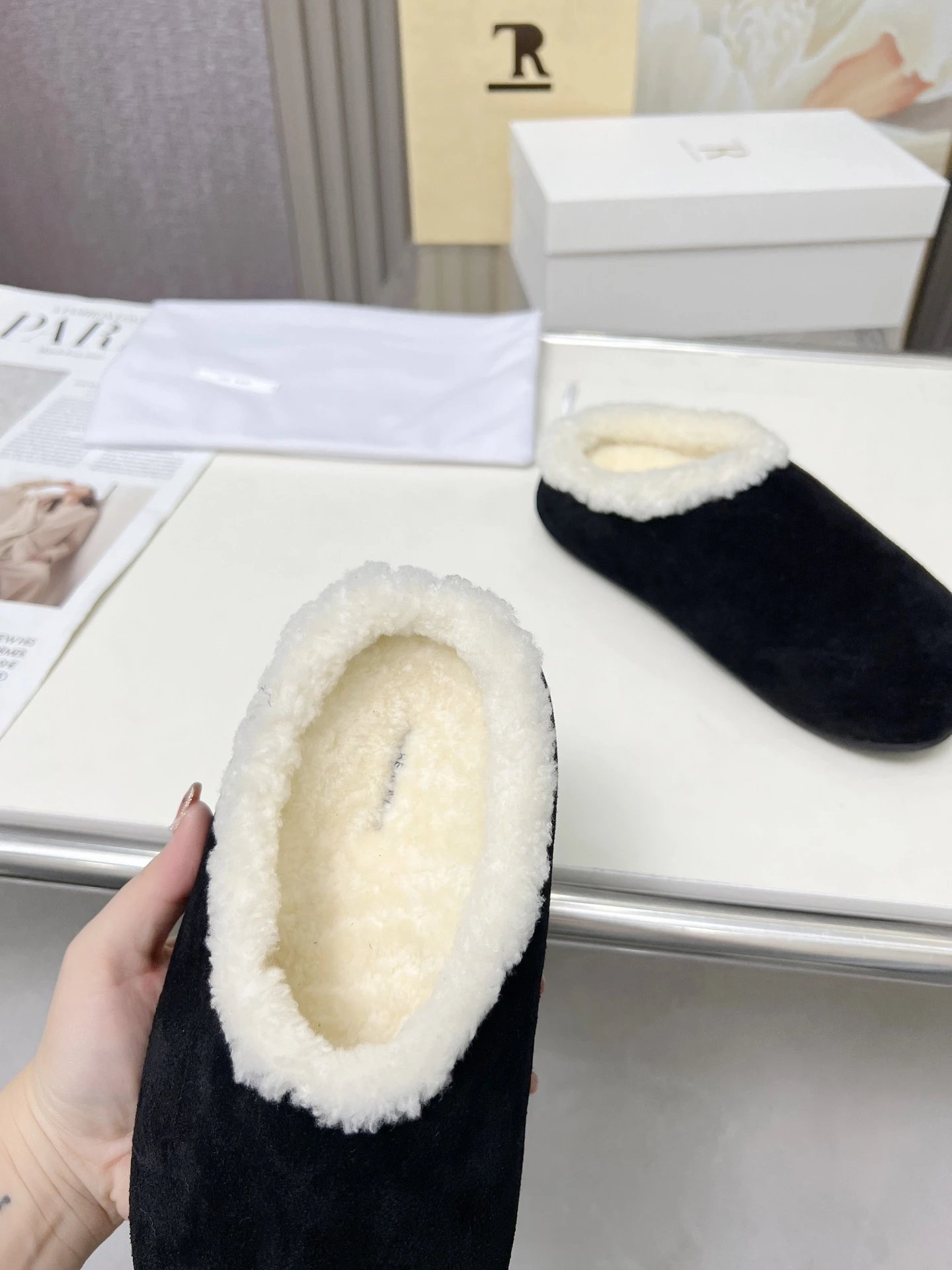 R 1970s Shearling Slippers Beige Slippers - 37