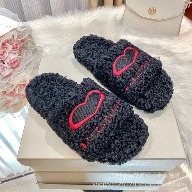 Unbranded Slippers Plush open-toe slides with heart appliqué product detail image 5