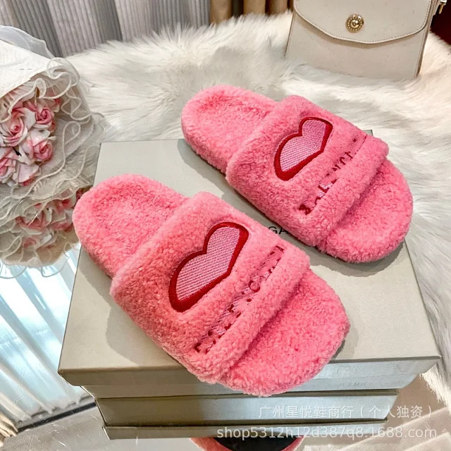 Unbranded Slippers Plush open-toe slides with heart appliqué product detail image 7