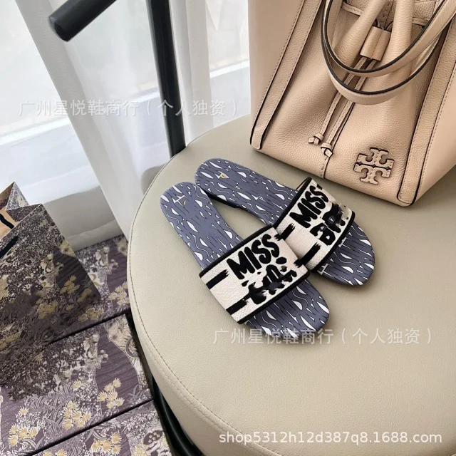 Unbranded Slippers Open-Toe Slides with Textured Strap and Abstract Print Footbed product detail image 10