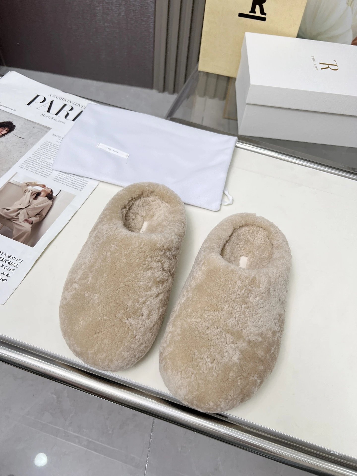 R 1970s Shearling Slippers Beige Slippers - 23