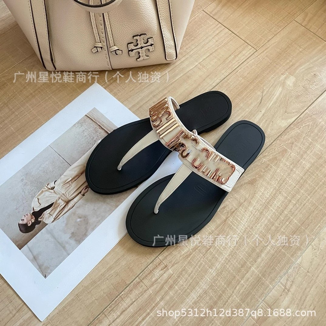 Moschino Logo-Embellished Red and Black Thong Sandals - 4