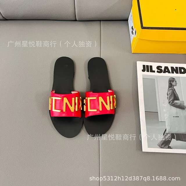Fendi Sandals Flat slide with gold logo lettering product detail image 4