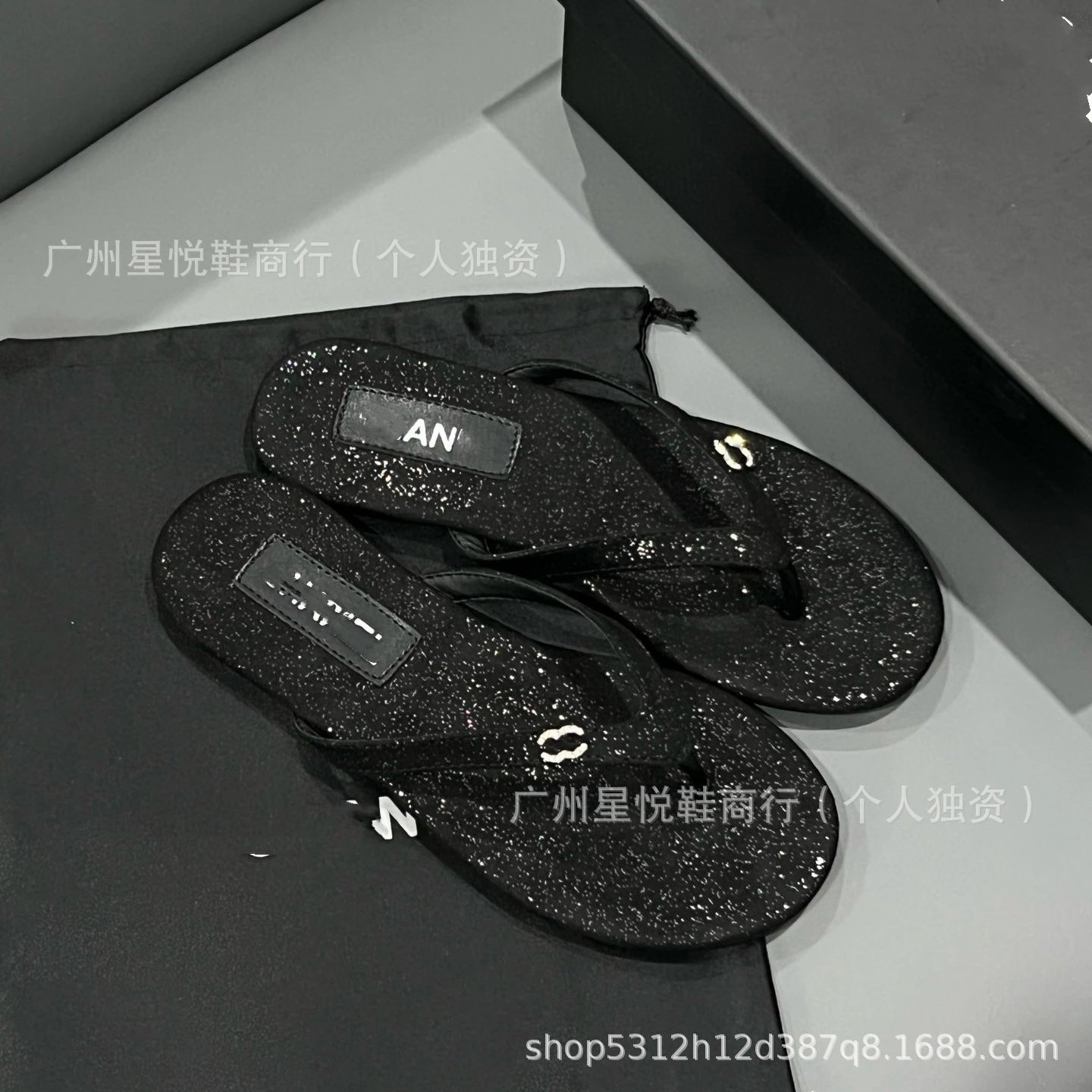 Unbranded Sandals Flat thong with logo-style metal buckle detail image 2