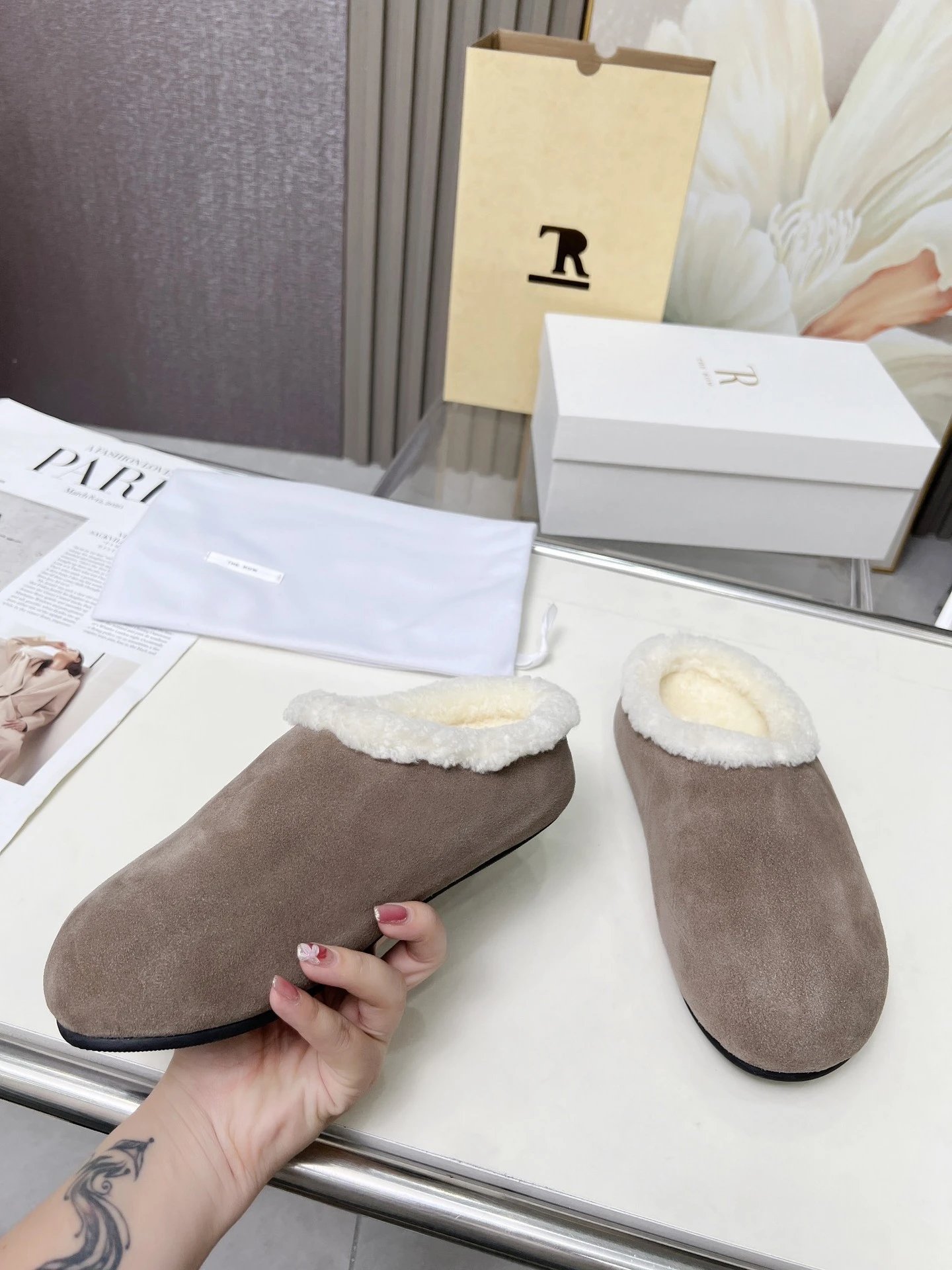 R 1970s Shearling Slippers Beige Slippers - 41