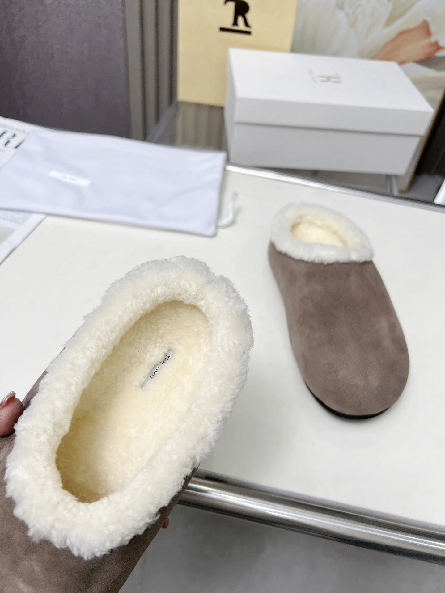 R 1970s Shearling Slippers Beige Slippers - 42