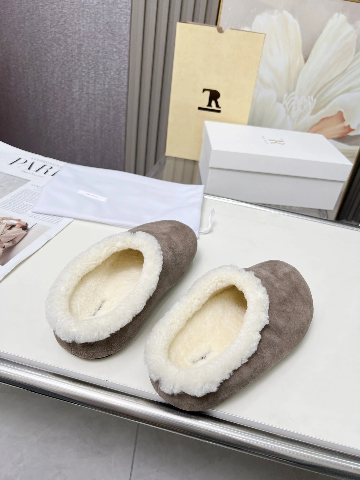 R 1970s Shearling Slippers Beige Slippers - 45