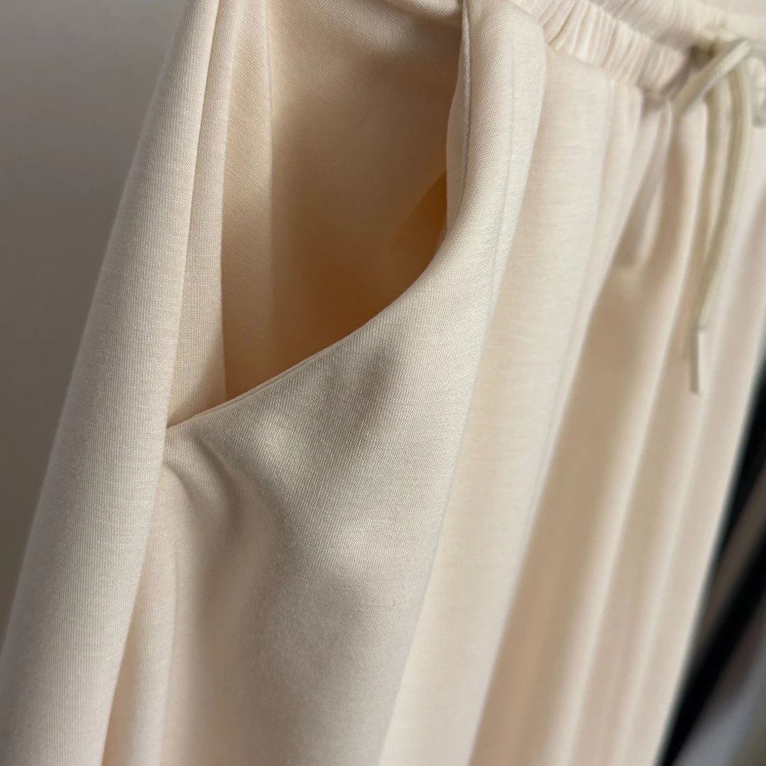 Design Minimalist Beige T-Shirt and Drawstring Sweatpants Set - 12
