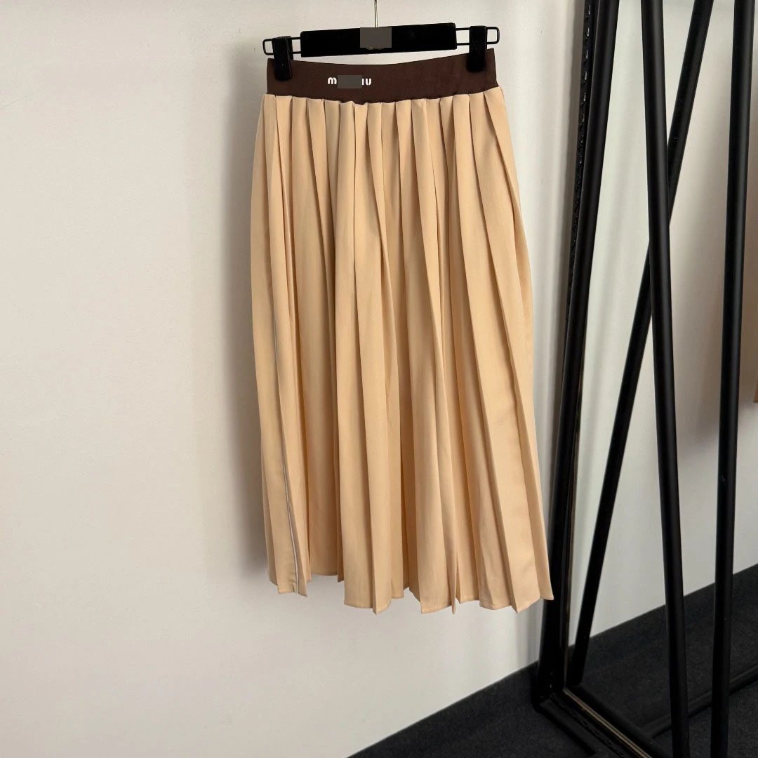 Miu Miu Logo-Embroidered Contrast Trim T-Shirt and Pleated Skirt Set Black - 8