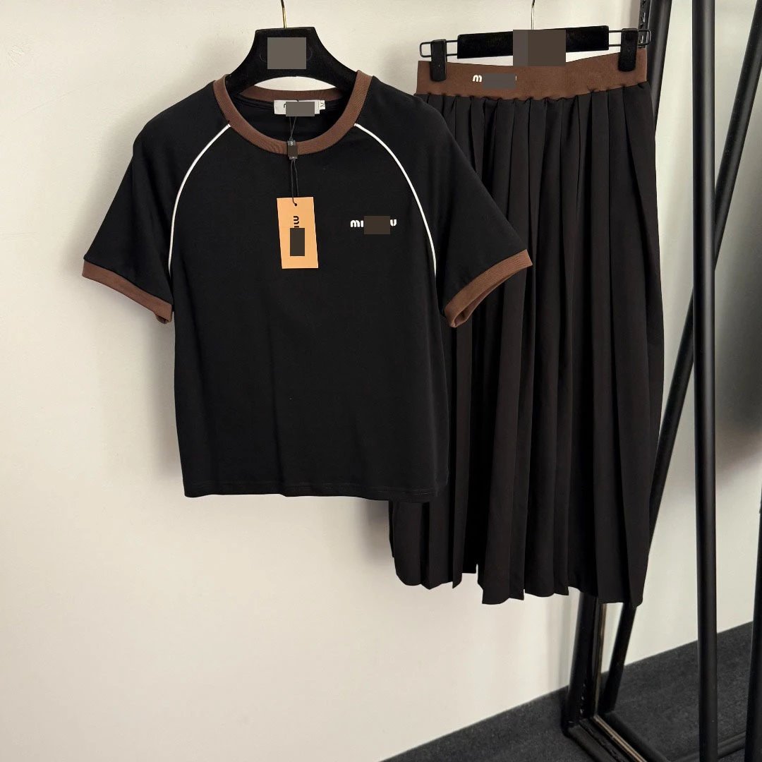 Miu Miu Logo-Embroidered Contrast Trim T-Shirt and Pleated Skirt Set Black - 4