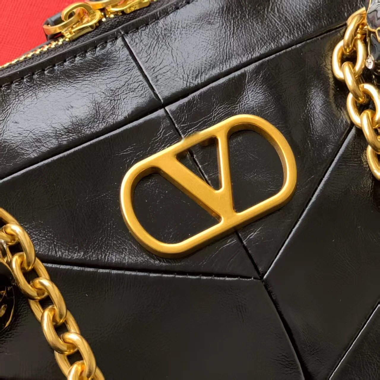 Valentino Garavani VLogo Chain Bag Burgundy Shoulder Bag - 12