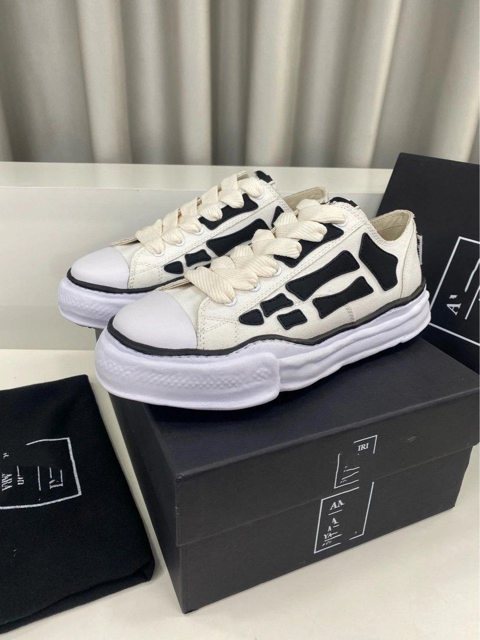 Alexander McQueen Skeleton Print Chunky Sneakers White/Black - 2