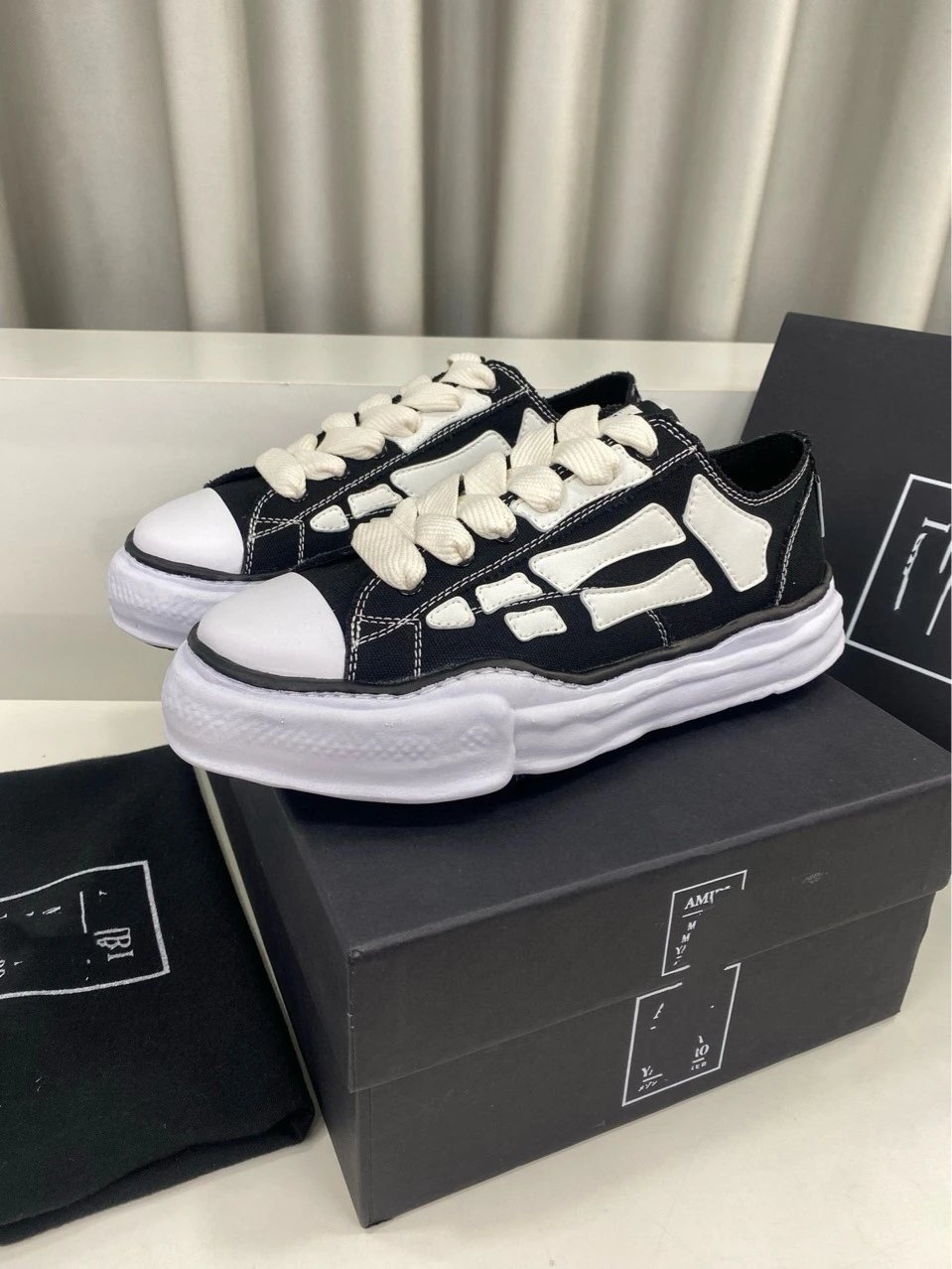 Alexander McQueen Skeleton Print Chunky Sneakers White/Black - 4