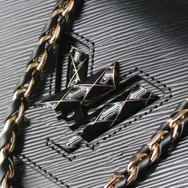 Unbranded Crossbody Bags Wave-textured flap bag with chain strap product detail image 8
