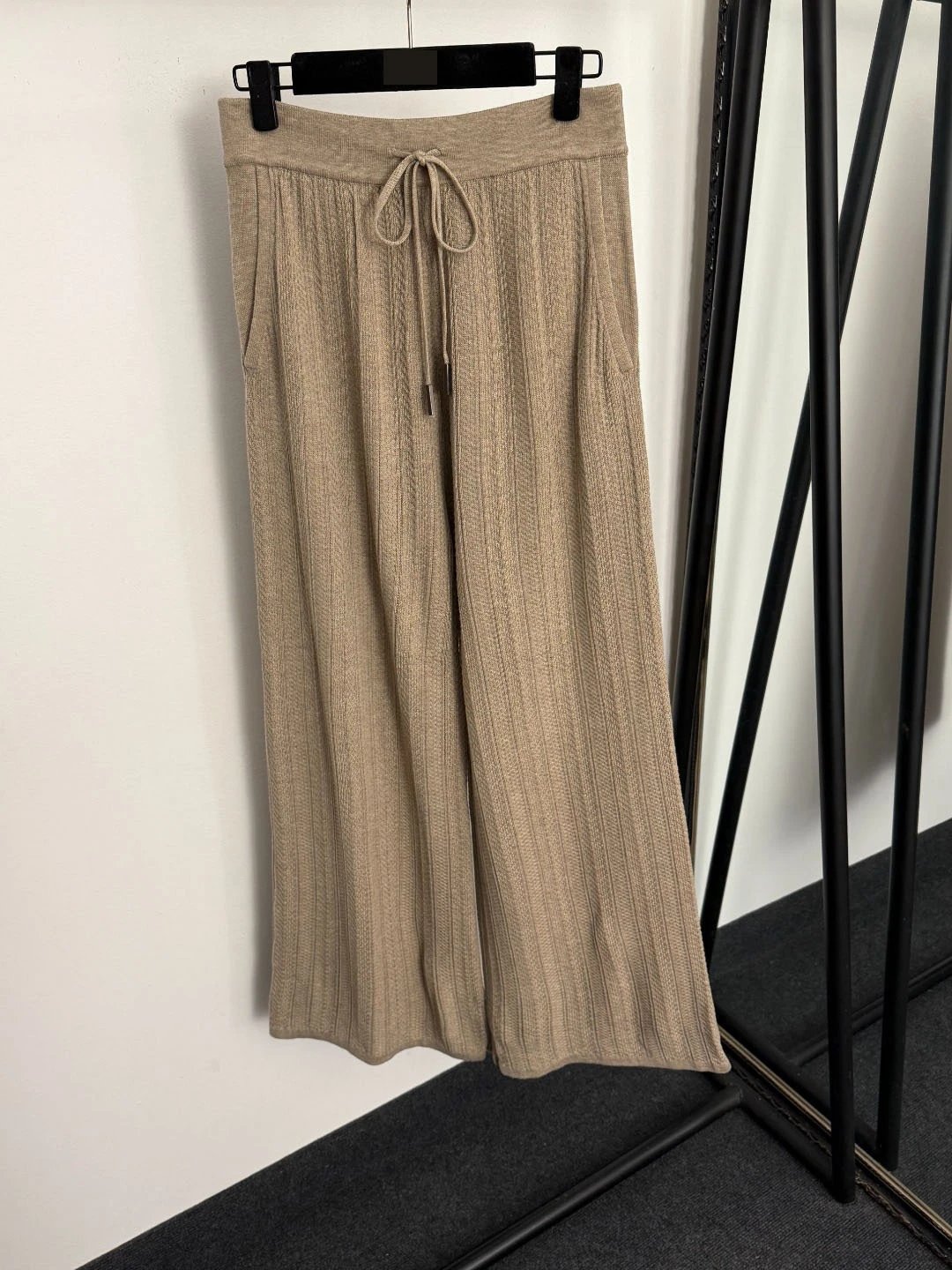 Design Knit Patterned Top and Ribbed Wide-Leg Pants Set in Brown - 10