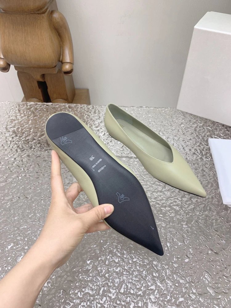 Saint Tears Pointed-Toe Flat Black Leather Shoes - 18