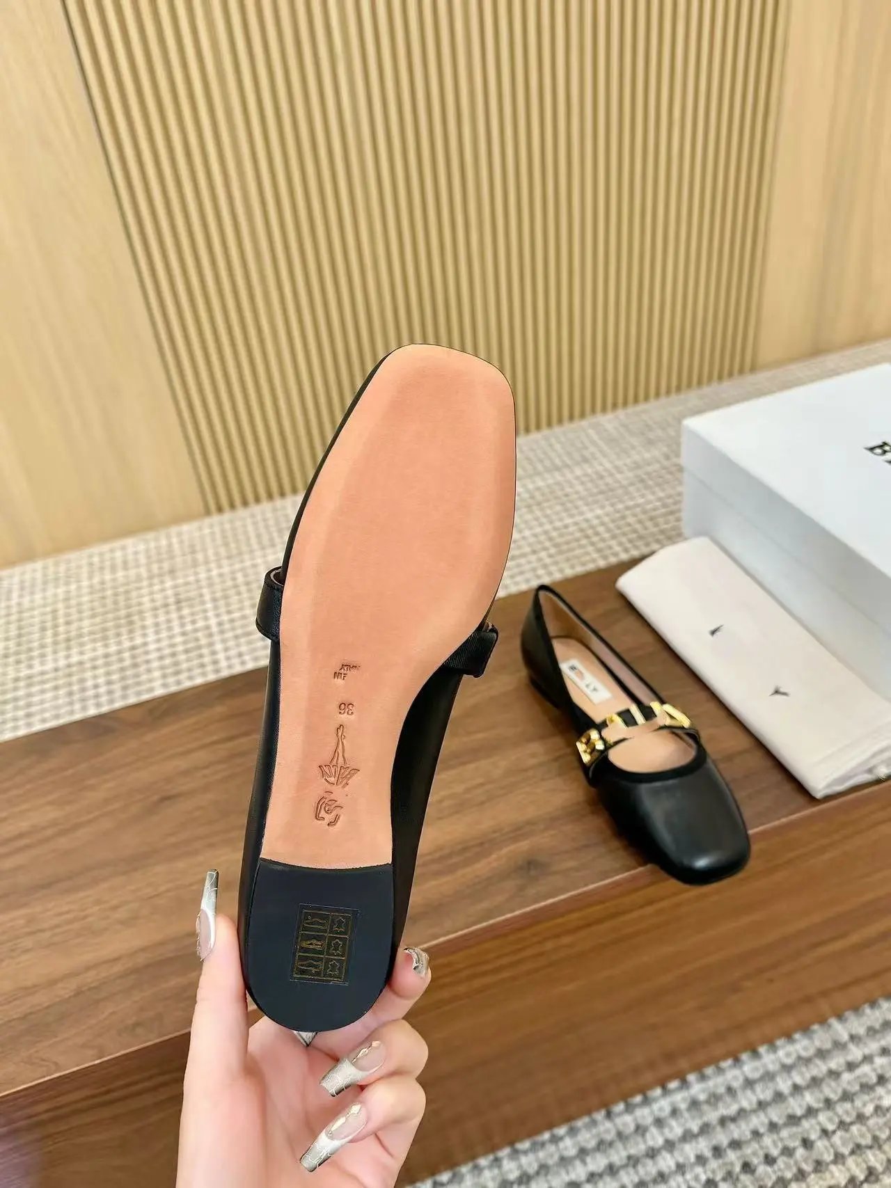 Valentino Garavani Rockstud Flat White Leather Mary Jane Shoes - 6