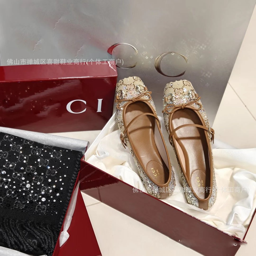CCI Mary Jane Flat with Horsebit Buckle in Black and Burgundy - 4