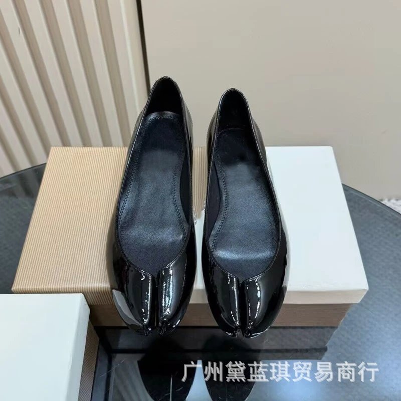 Maison Margiela Tabi Patent Leather Burgundy Flat Shoes - 6
