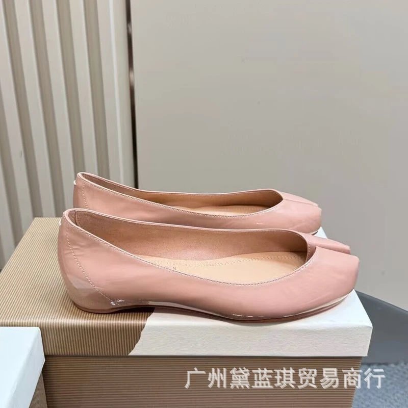 Maison Margiela Tabi Patent Leather Burgundy Flat Shoes - 11