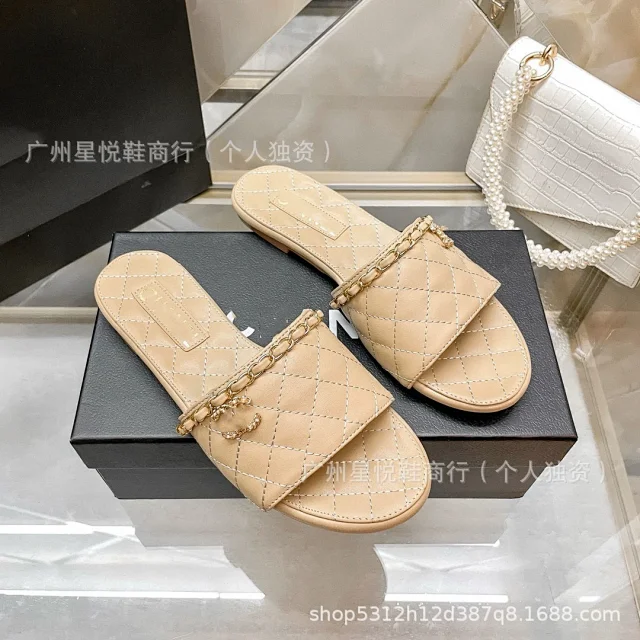 Chanel Sandals Quilted chain-strap slide product detail image 10