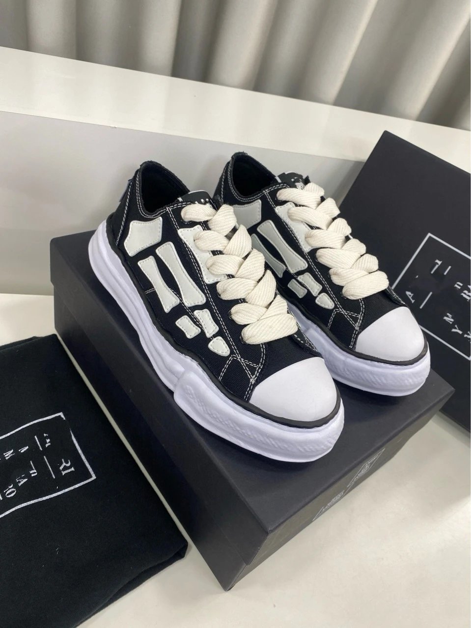 Alexander McQueen Skeleton Print Chunky Sneakers White/Black - 5