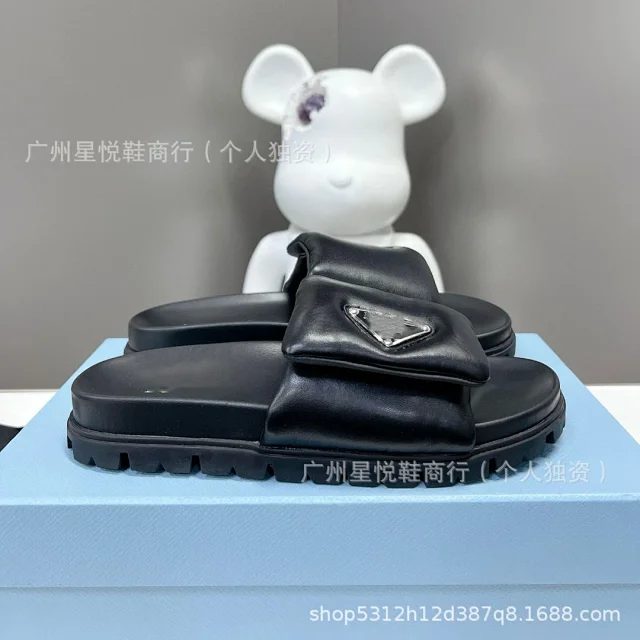 Unbranded Slippers Padded Slide with Triangle Metal Plaque product detail image 1