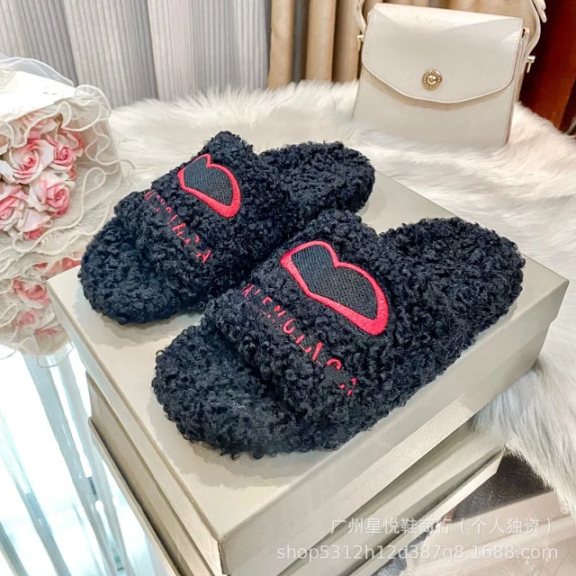 Unbranded Slippers Plush open-toe slides with heart appliqué product detail image 4