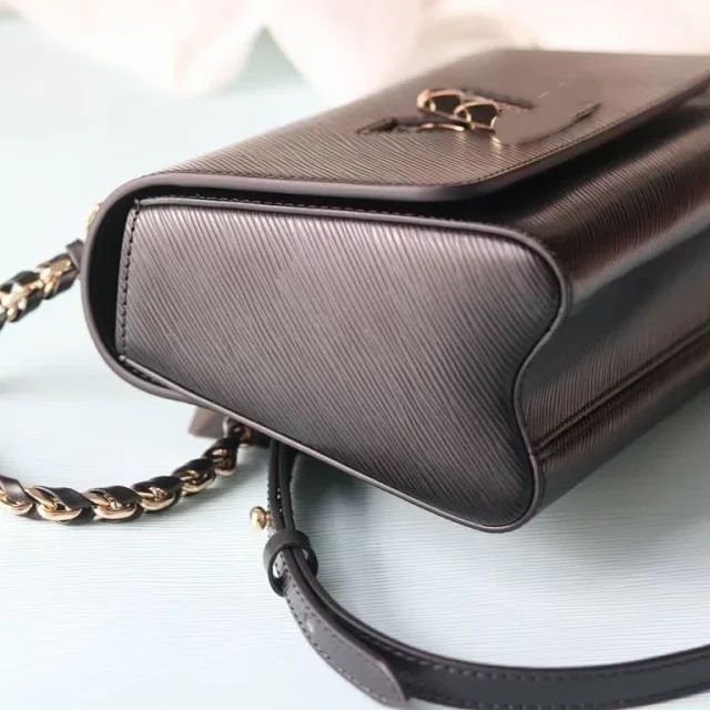 Unbranded Crossbody Bags Wave-textured flap bag with chain strap product detail image 6