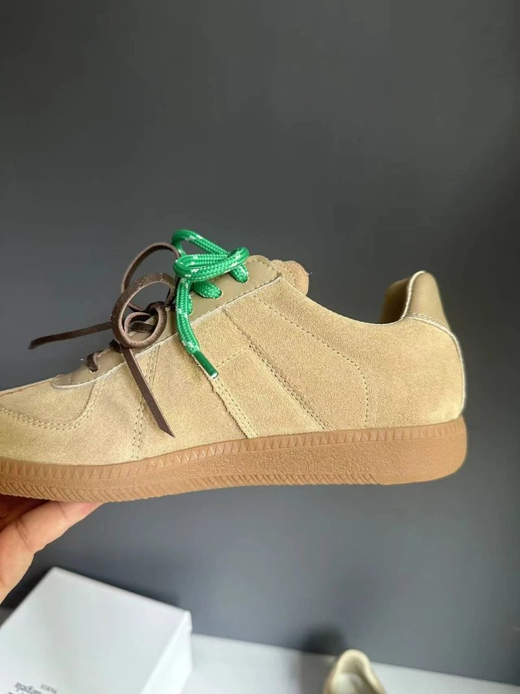 Maison Margiela Replica Sneakers Brown Suede with Contrasting Laces Sneakers - 24