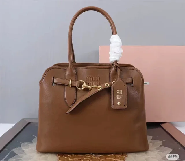 Miu Handbags Buckle-Detail Tote Bag product detail image 9