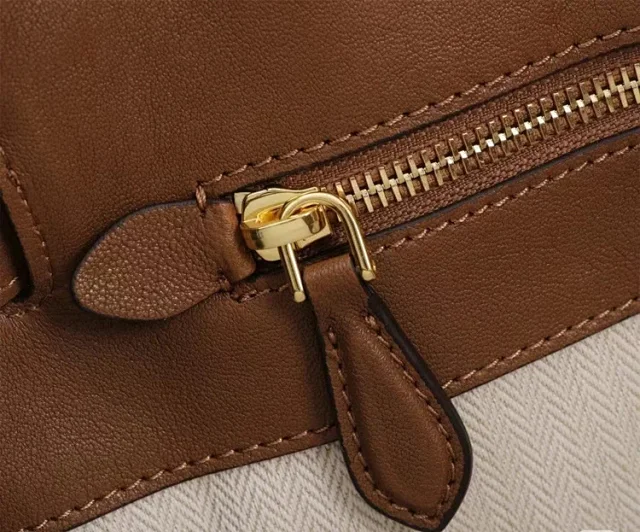 Miu Handbags Buckle-Detail Tote Bag product detail image 15