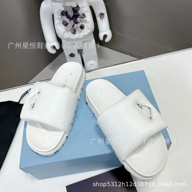 Unbranded Slippers Padded Slide with Triangle Metal Plaque product detail image 10