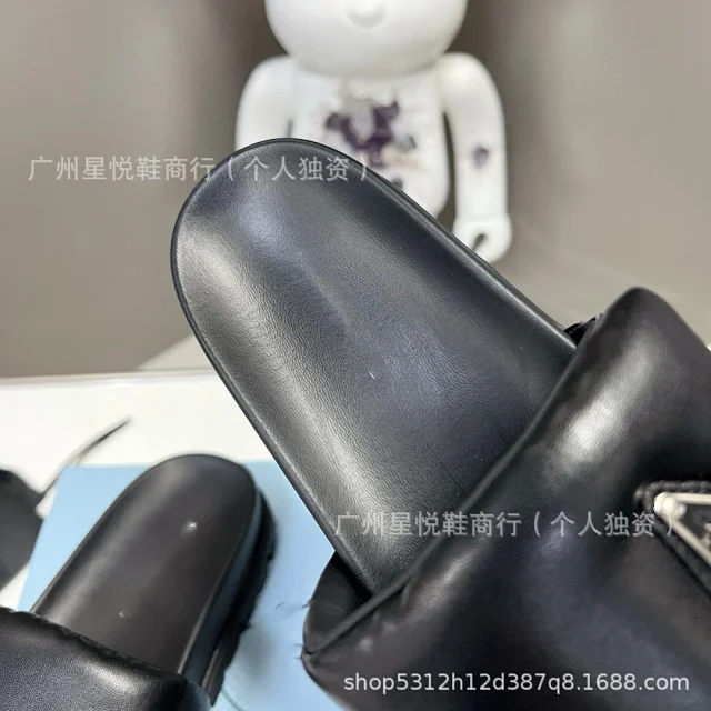 Unbranded Slippers Padded Slide with Triangle Metal Plaque product detail image 6