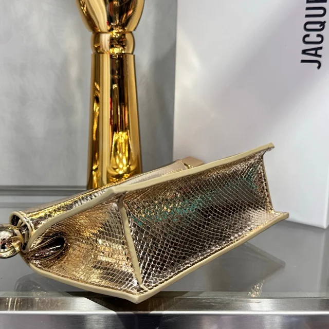 Jacquemus Crossbody Bags Roll-top flap bag with ball-end hardware product detail image 8