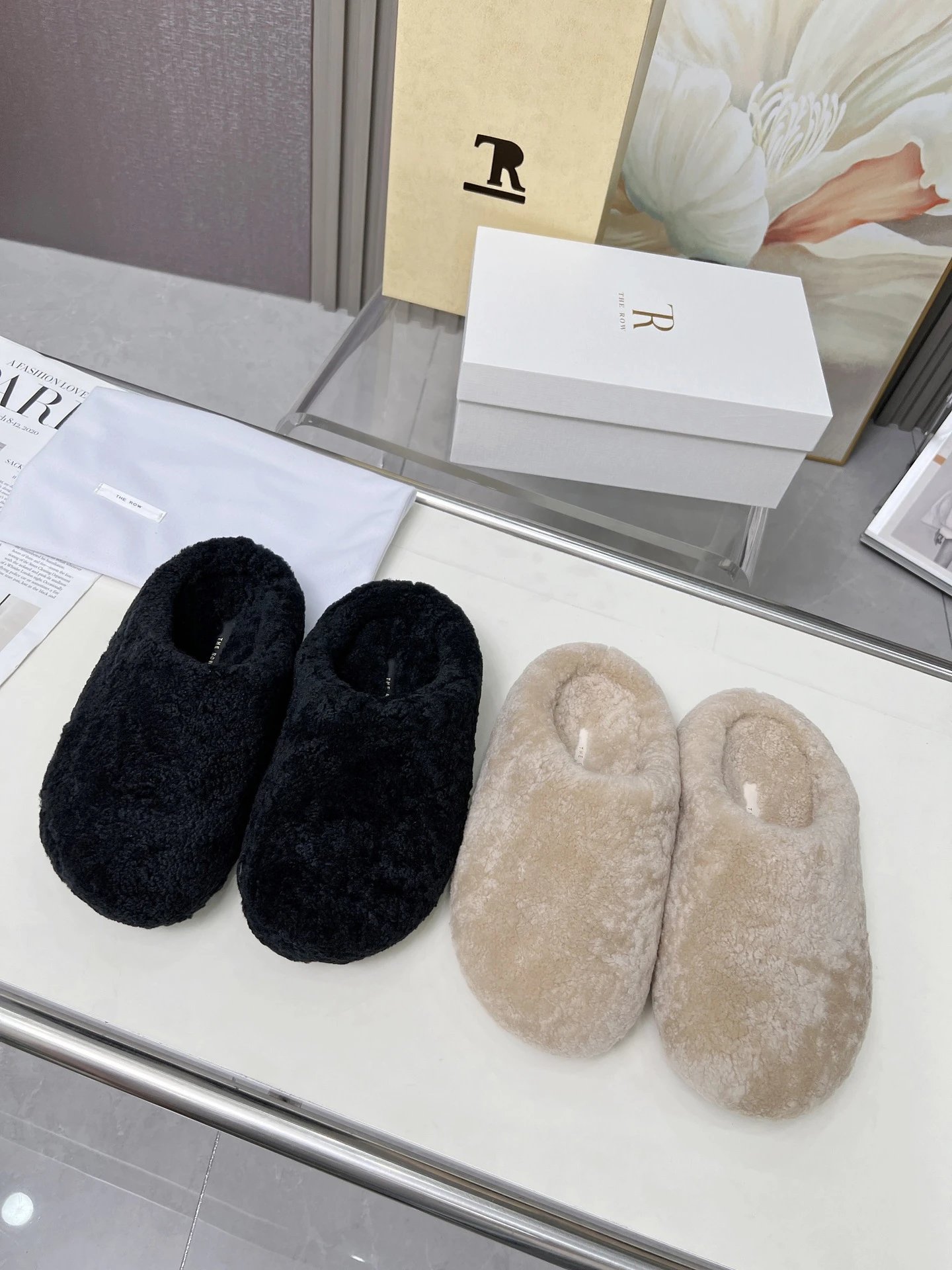 R 1970s Shearling Slippers Beige Slippers - 22