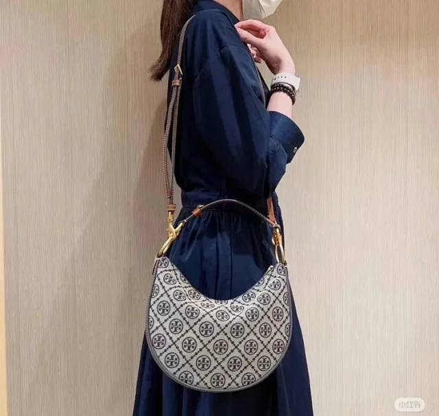 Tory Burch Shoulder Bags T Monogram Small Crescent Bag product detail image 6