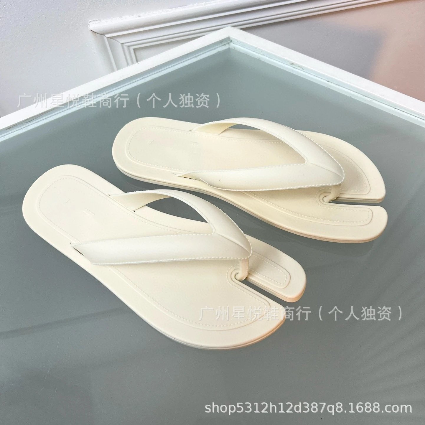Maison Margiela Tabi Flip-Flops Beige Slippers - 1