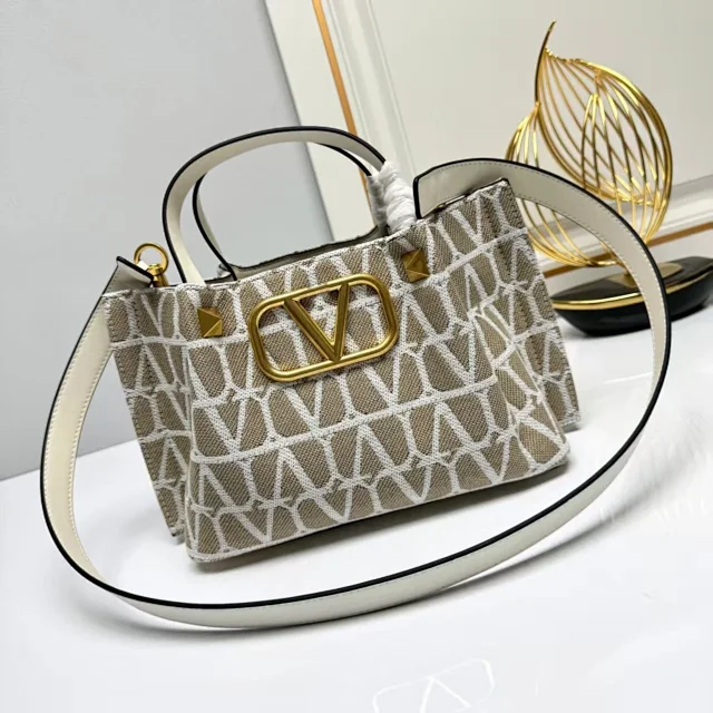 Valentino Garavani Handbags VLogo Signature Toile Iconographe Tote Bag product detail image 4