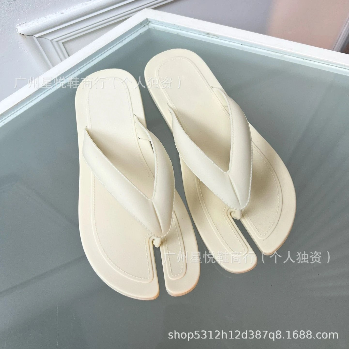 Maison Margiela Tabi Flip-Flops Beige Slippers - 10