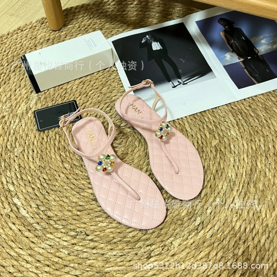 HAN Quilted Pearl-Embellished Black Thong Sandals - 8