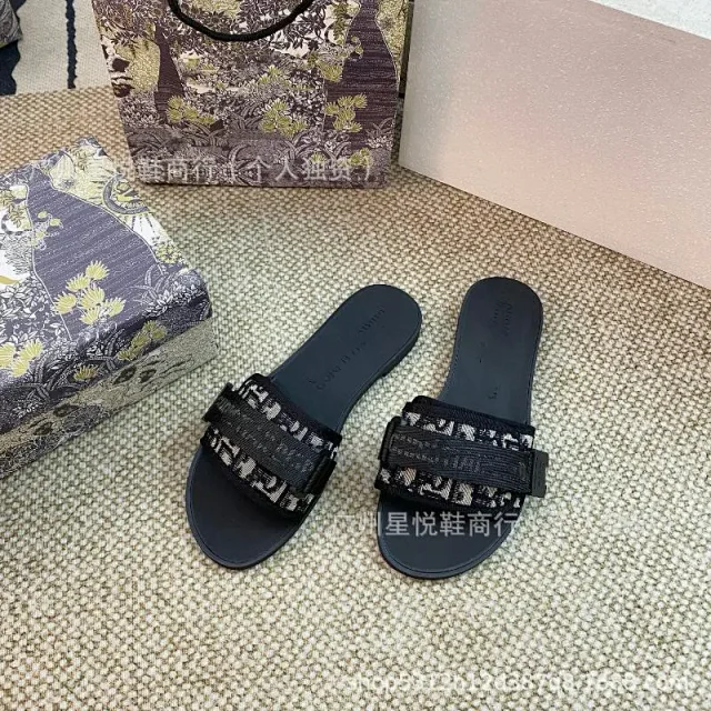 Dior Slippers Embroidered Logo Strap Flat Slides product detail image 11