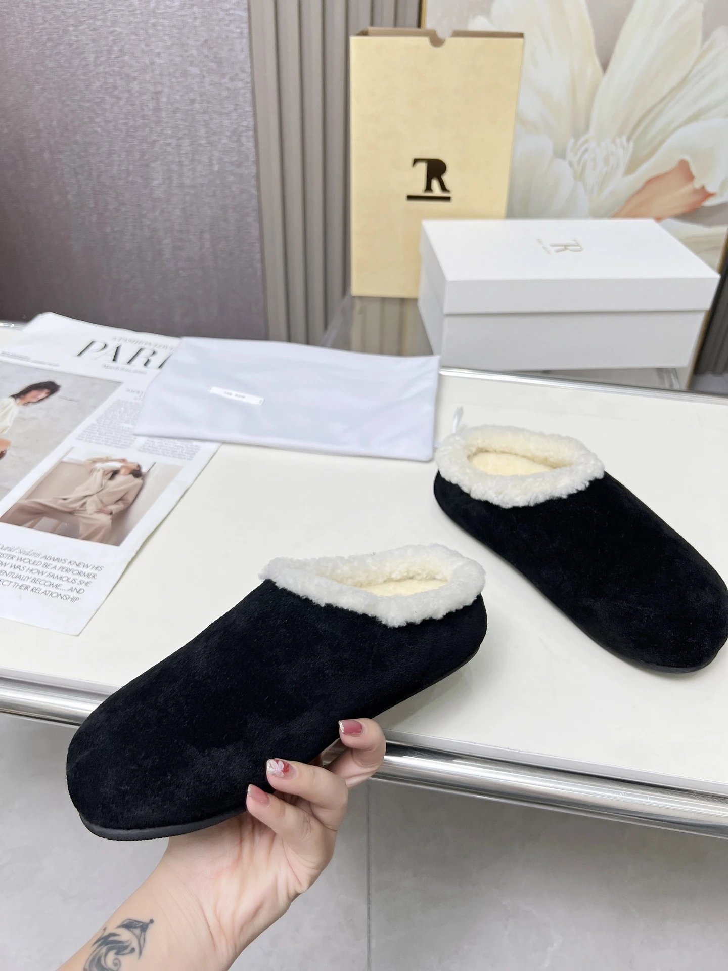 R 1970s Shearling Slippers Beige Slippers - 40
