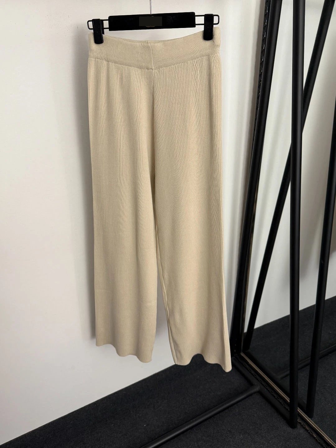 Design Ribbed Knit Two-Piece Set Beige Vest Top and Wide-Leg Pants - 10