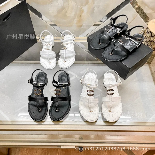 Unbranded Sandals Ankle-Strap Thong with Quilted Footbed and Metal Ornament product detail image 2
