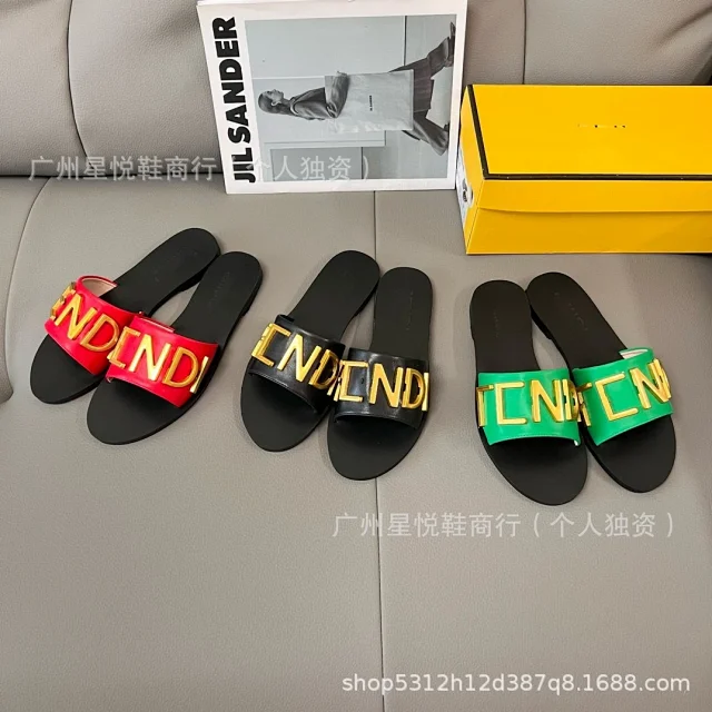 Fendi Sandals Flat slide with gold logo lettering product detail image 2