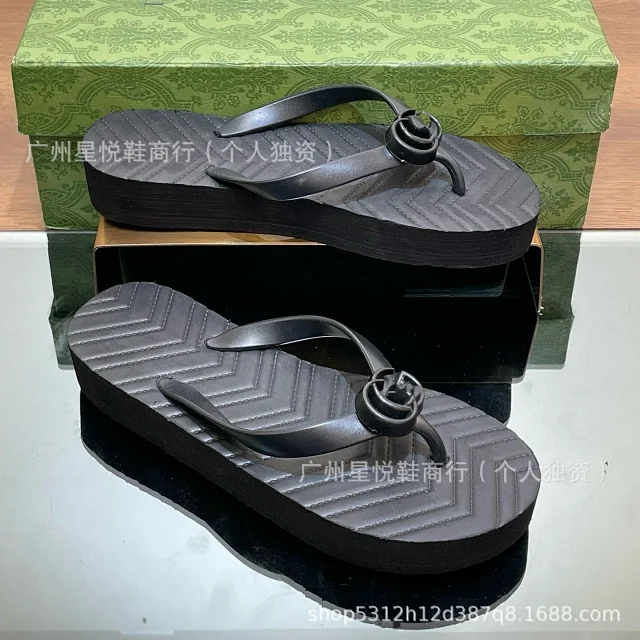 Unbranded Sandals Platform Flip-Flops with Flower Detail and Chevron Footbed product detail image 2