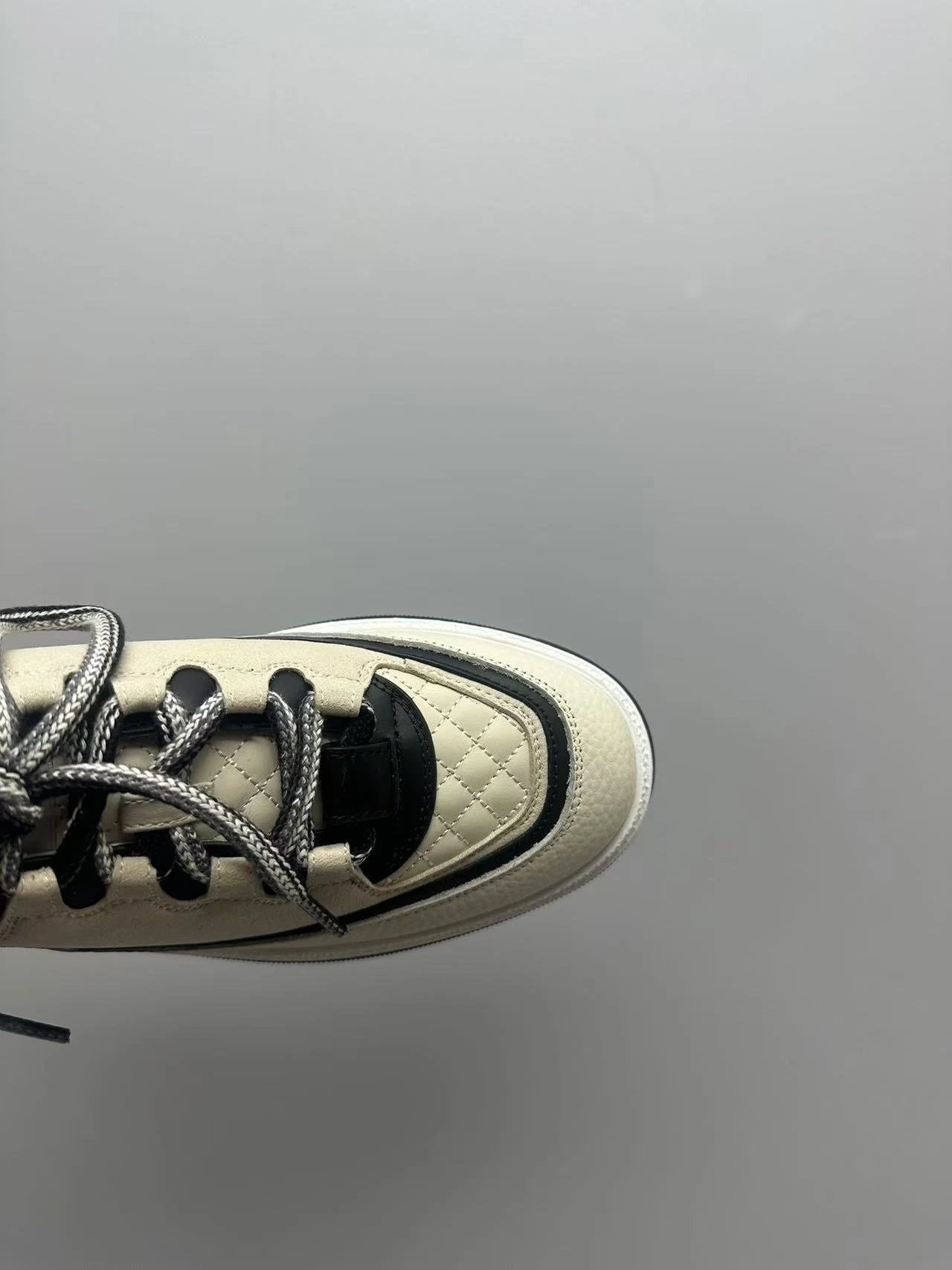 Off-White Diagonal Stripe Low Top Black and White Sneakers - 19