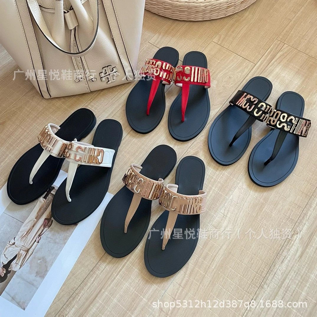Moschino Logo-Embellished Red and Black Thong Sandals - 3